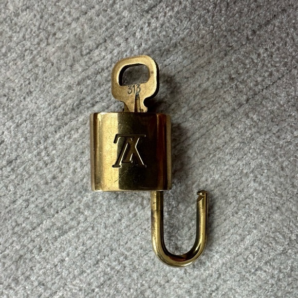 Louis Vuitton Lock and Key #313 - Picture 4 of 5
